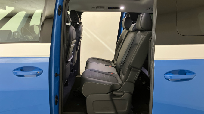 Volkswagen ID. Buzz 210kW Style Pro 79kWh 5dr Auto [Design+] Electric Estate - Image 23